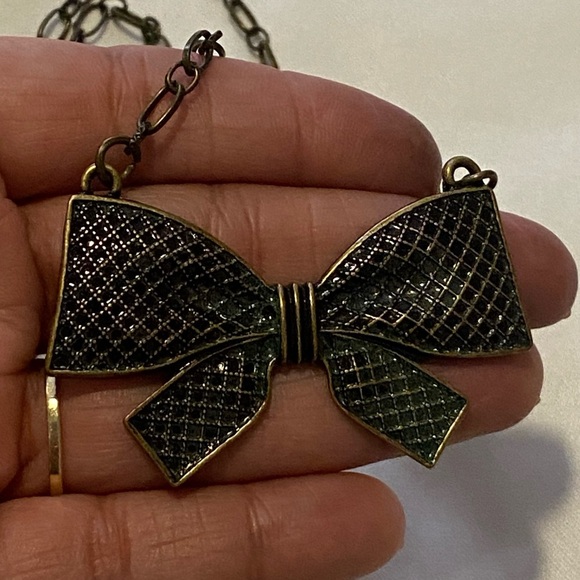 Jewelry - Elegant Bow Pendant Necklace in Black and Gold 9”